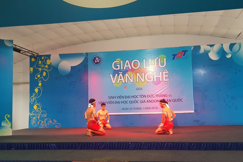 태국 학생들의 인상적인 무에타이 공연
