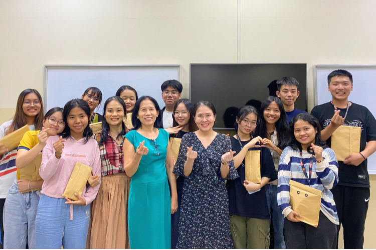 The closing day of  Vietnamese Foundation Program for International students, Class 23FV0102, Academic year 2023-2024