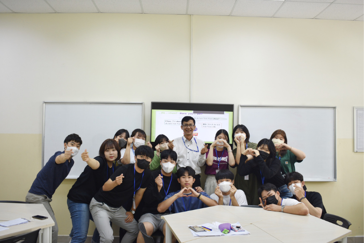 SUMMER VIETNAMESE COURSE FOR STUDENTS FROM GYEMYEONG UNIVERSITY