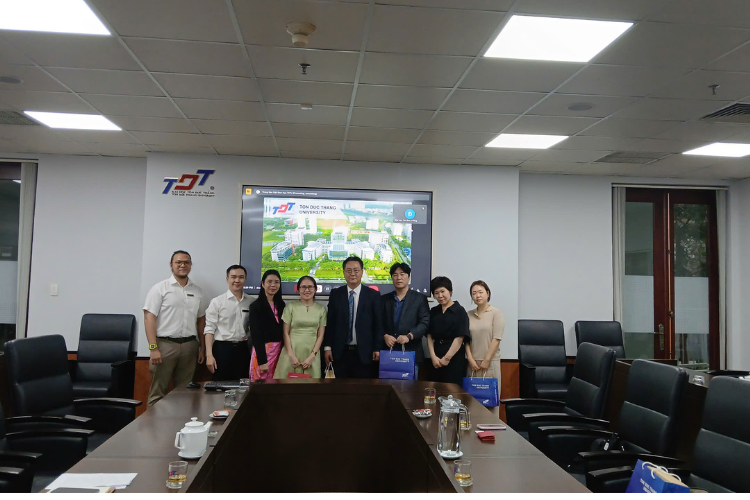 Tiếp và làm việc với đốc tác Hàn Quốc 